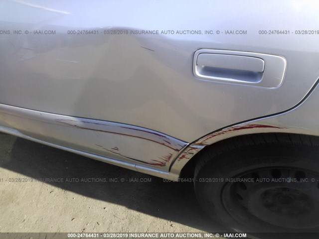 JT2BG28KX10547079 - 2001 TOYOTA CAMRY LE/XLE 银色 照片 6