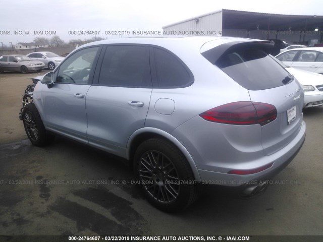 WP1AE2A20HLA75713 - 2017 PORSCHE CAYENNE SE HYBRID/PLATINUM SILVER photo 3