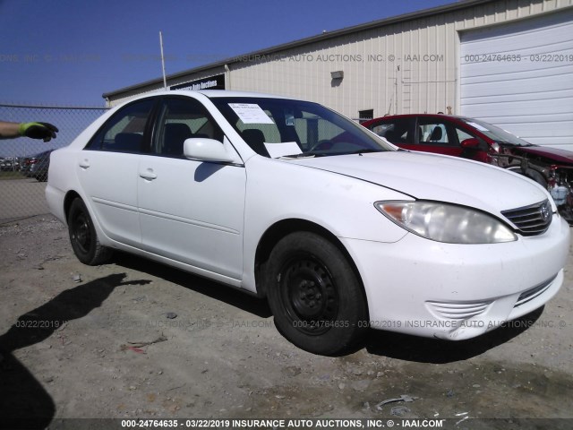 4T1BE32K65U589271 - 2005 TOYOTA CAMRY LE/XLE/SE WHITE photo 1