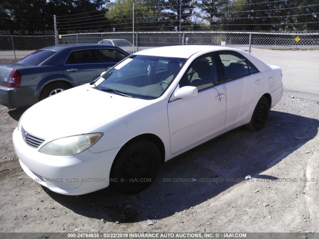 4T1BE32K65U589271 - 2005 TOYOTA CAMRY LE/XLE/SE WHITE photo 2