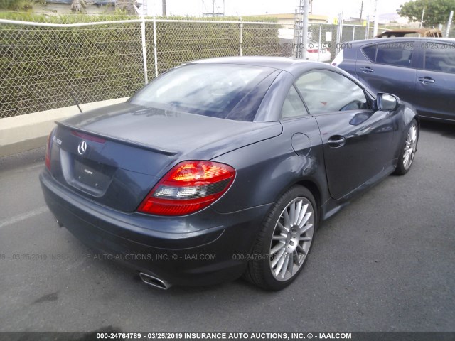 WDBWK5EA3AF230437 - 2010 MERCEDES-BENZ SLK 300 GRAY photo 4