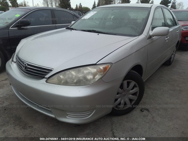 4T1BE32K56U735080 - 2006 TOYOTA CAMRY LE/XLE/SE SILVER photo 2