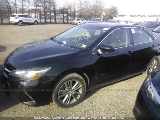 4T1BF1FK3HU440705 - 2017 TOYOTA CAMRY LE/XLE/SE/XSE 黑色 照片 2