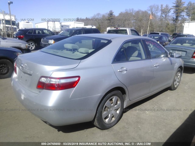 4T4BE46K08R035914 - 2008 TOYOTA CAMRY CE/LE/XLE/SE SILVER photo 4