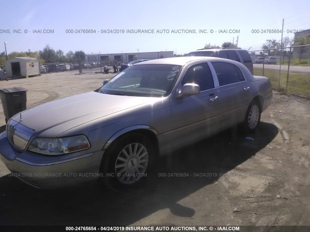 1LNHM81WX3Y695355 - 2003 LINCOLN TOWN CAR EXECUTIVE TAN photo 2