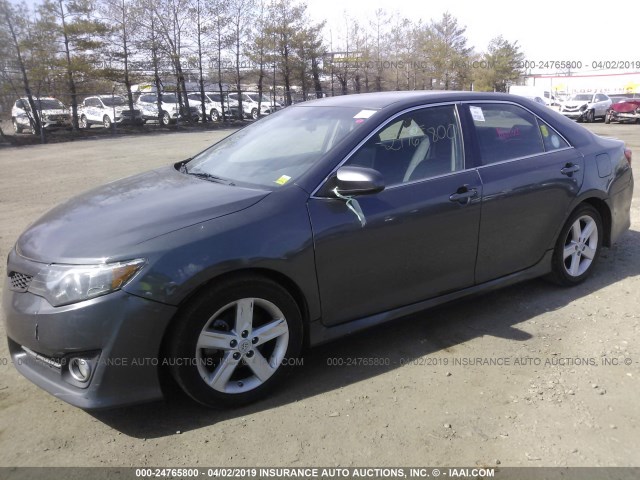 4T1BF1FKXCU028547 - 2012 TOYOTA CAMRY SE/LE/XLE 灰色 照片 2