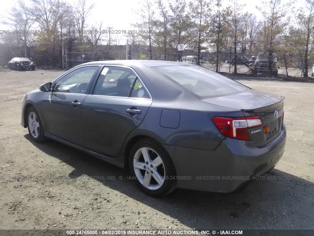 4T1BF1FKXCU028547 - 2012 TOYOTA CAMRY SE/LE/XLE 灰色 照片 3