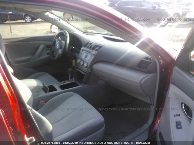 4T1BF3EKXBU617559 - 2011 TOYOTA CAMRY SE/LE/XLE 红色 照片 5