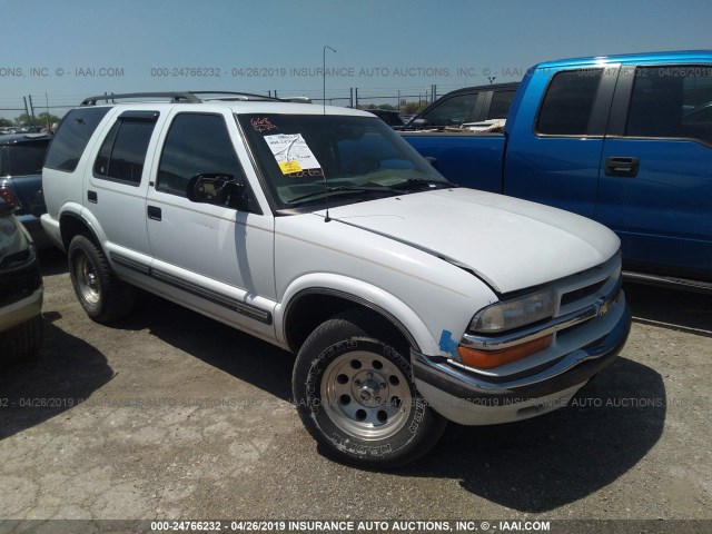 1GNCS13W612186735 - 2001 CHEVROLET BLAZER WHITE photo 1