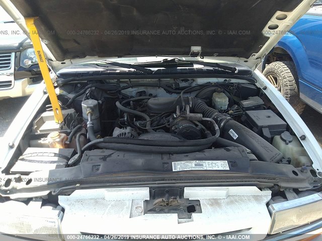 1GNCS13W612186735 - 2001 CHEVROLET BLAZER WHITE photo 10