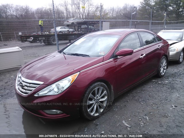 5NPEC4AC9DH573971 - 2013 HYUNDAI SONATA SE/LIMITED RED photo 2