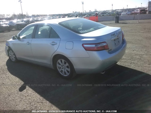 4T1BK46K27U012328 - 2007 TOYOTA CAMRY NEW GENERAT LE/XLE/SE SILVER photo 3