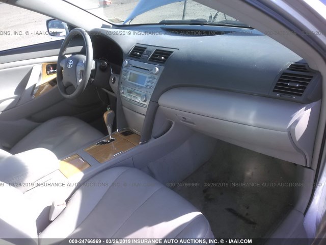 4T1BK46K27U012328 - 2007 TOYOTA CAMRY NEW GENERAT LE/XLE/SE SILVER photo 5