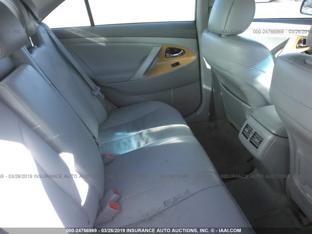 4T1BK46K27U012328 - 2007 TOYOTA CAMRY NEW GENERAT LE/XLE/SE SILVER photo 8