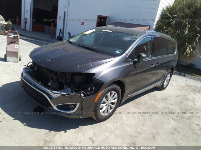 2C4RC1BG9JR186174 - 2018 CHRYSLER PACIFICA TOURING L GRAY photo 2