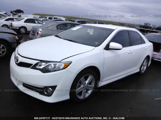 4T1BF1FK5EU830703 - 2014 TOYOTA CAMRY L/SE/LE/XLE 白色 照片 2