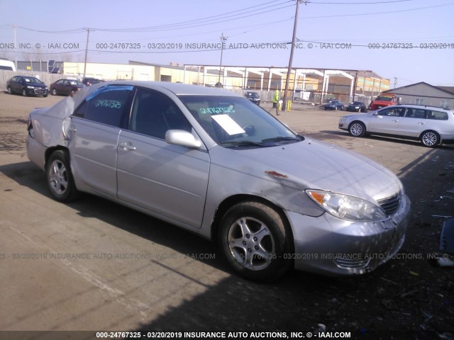 4T1BE32K76U736943 - 2006 TOYOTA CAMRY LE/XLE/SE SILVER photo 1