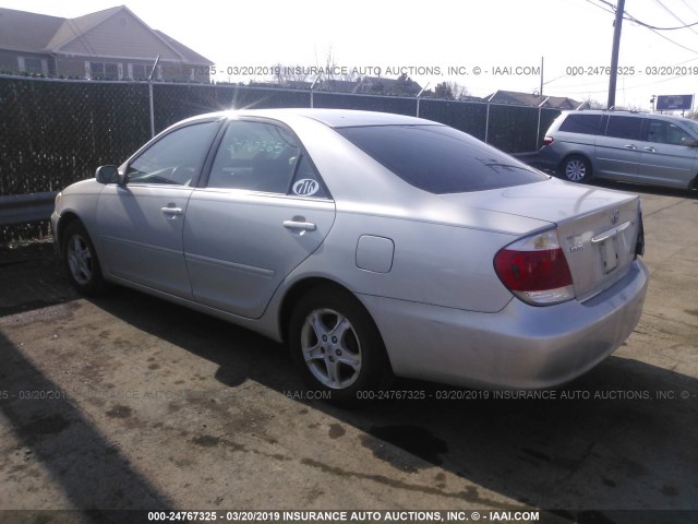 4T1BE32K76U736943 - 2006 TOYOTA CAMRY LE/XLE/SE SILVER photo 3