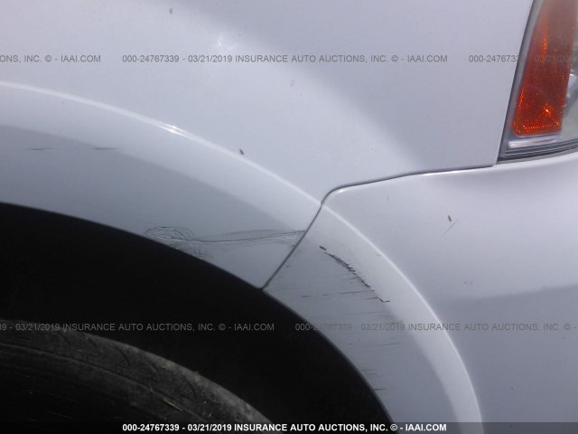 5LMFU27R53LJ40703 - 2003 LINCOLN NAVIGATOR WHITE photo 6