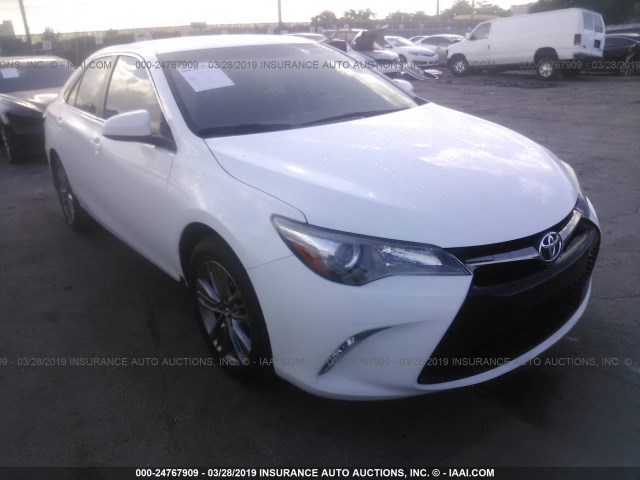 4T1BF1FK4GU188834 - 2016 TOYOTA CAMRY LE/XLE/SE/XSE WHITE photo 1