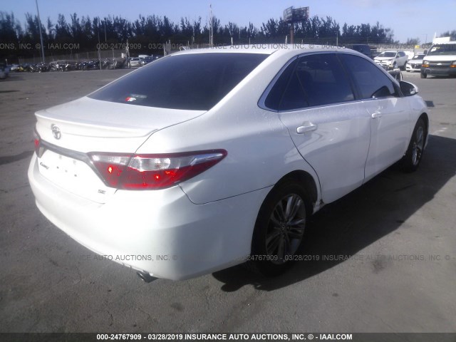 4T1BF1FK4GU188834 - 2016 TOYOTA CAMRY LE/XLE/SE/XSE WHITE photo 4