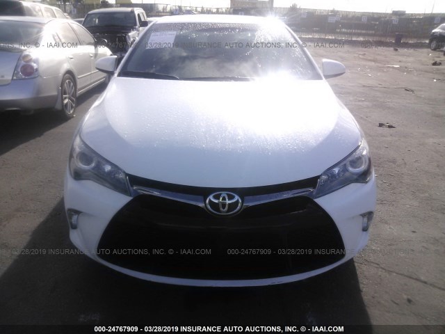 4T1BF1FK4GU188834 - 2016 TOYOTA CAMRY LE/XLE/SE/XSE WHITE photo 6
