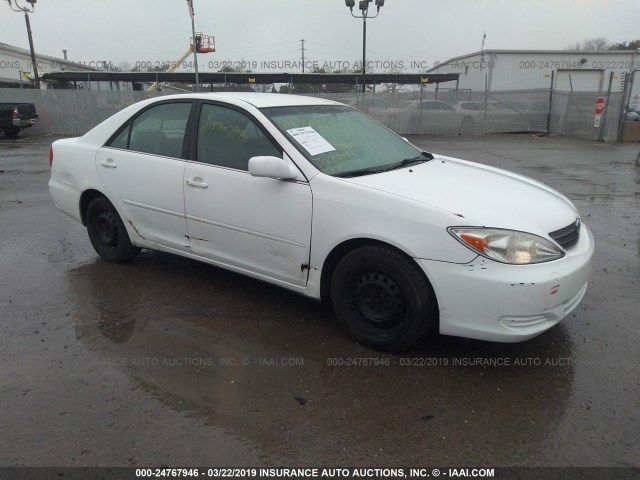 4T1BE32K72U009957 - 2002 TOYOTA CAMRY LE/XLE/SE WHITE photo 1