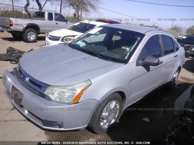 1FAHP34N48W287427 - 2008 FORD FOCUS S/SE SILVER photo 2