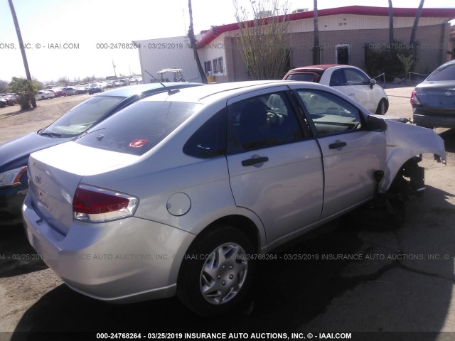 1FAHP34N48W287427 - 2008 FORD FOCUS S/SE SILVER photo 4