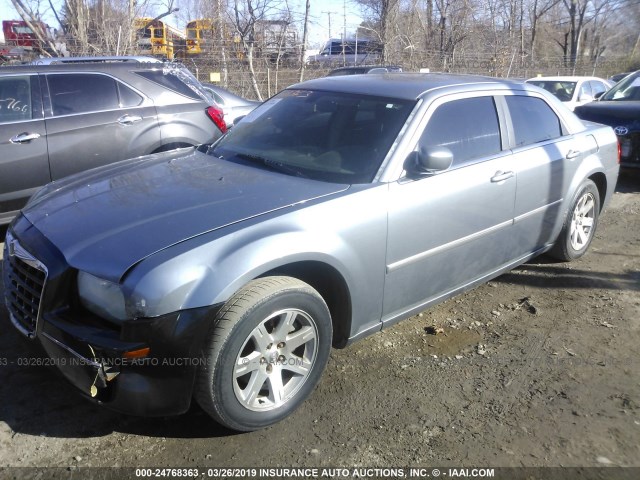 2C3LA43R57H702997 - 2007 CHRYSLER 300 GRAY photo 2