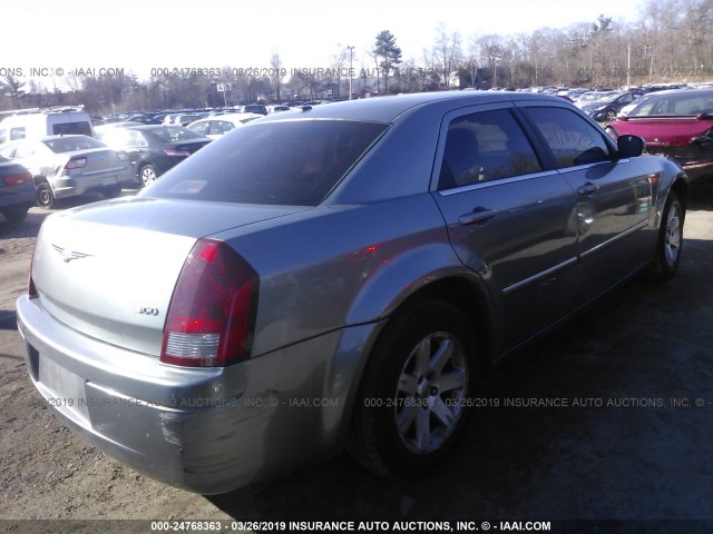 2C3LA43R57H702997 - 2007 CHRYSLER 300 GRAY photo 4