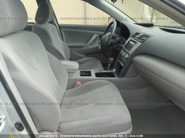 4T1BE46K19U354489 - 2009 TOYOTA CAMRY SE/LE/XLE SILVER photo 5