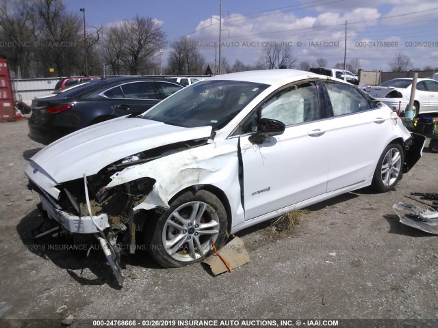 3FA6P0LU9JR169669 - 2018 FORD FUSION SE HYBRID WHITE photo 2