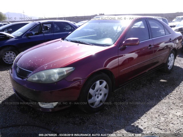 4T1BE32K05U022117 - 2005 TOYOTA CAMRY LE/XLE/SE RED photo 2