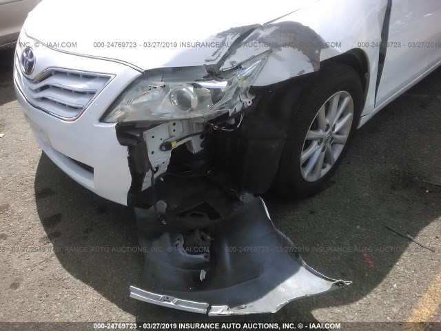 4T4BF3EK2BR125856 - 2011 TOYOTA CAMRY SE/LE/XLE WHITE photo 6