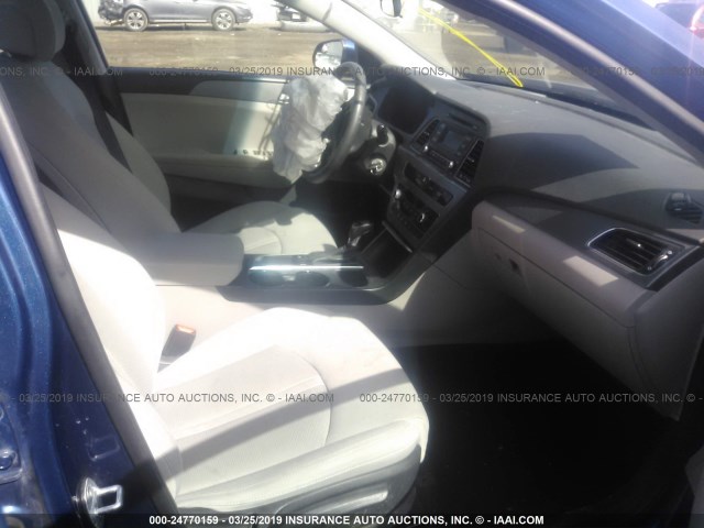 5NPE24AF2HH515834 - 2017 HYUNDAI SONATA SE BLUE photo 5