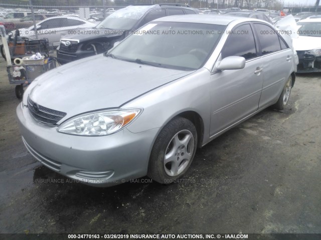 4T1BE32K93U695596 - 2003 TOYOTA CAMRY LE/XLE/SE SILVER photo 2