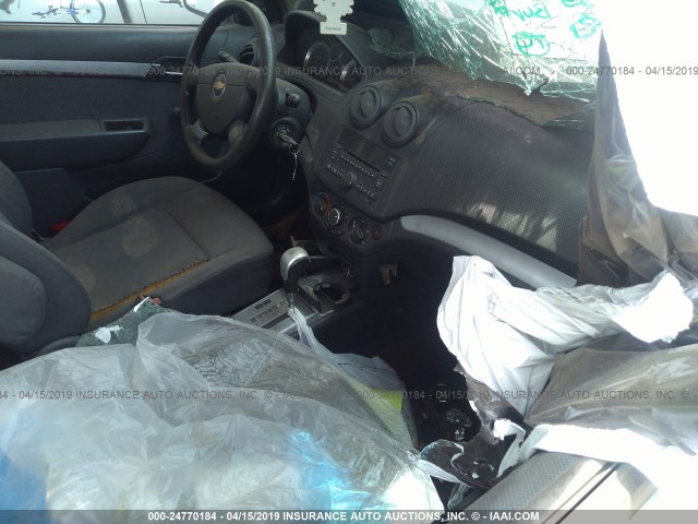 KL1TD5DE3AB045158 - 2010 CHEVROLET AVEO LS/LT Gümüş foto 5