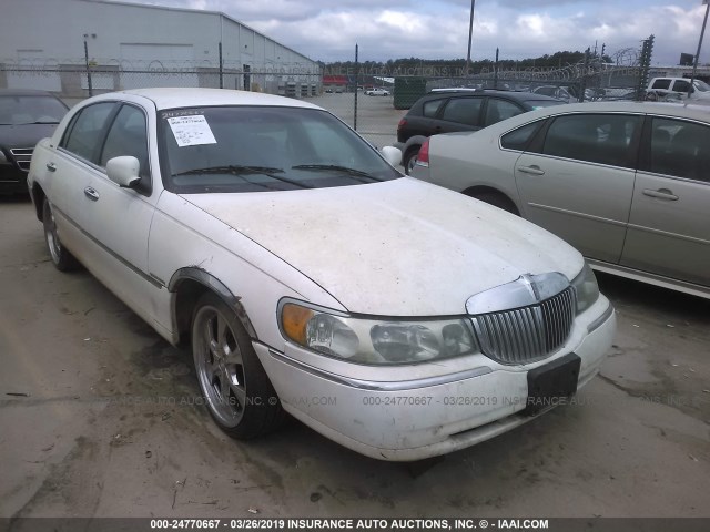 1LNFM81W8WY632766 - 1998 LINCOLN TOWN CAR EXECUTIVE WHITE photo 1