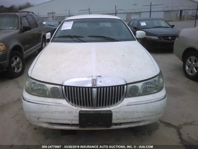 1LNFM81W8WY632766 - 1998 LINCOLN TOWN CAR EXECUTIVE WHITE photo 6