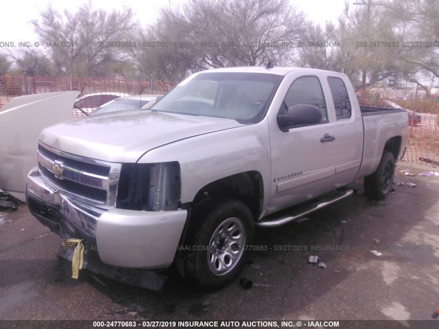 2GCEC19J871689881 - 2007 CHEVROLET SILVERADO C1500 SILVER photo 2