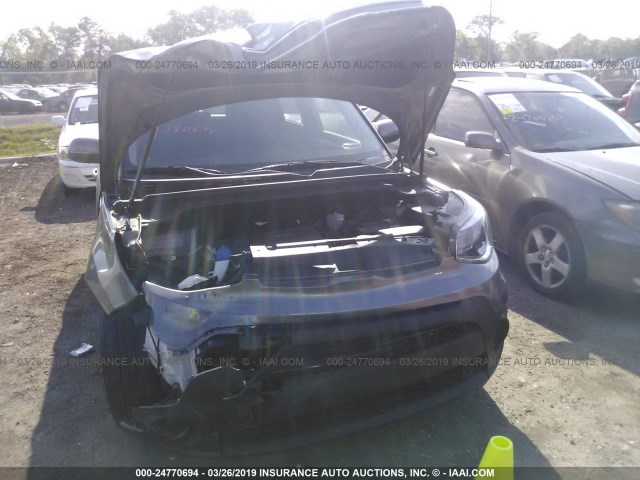 KNDJN2A25K7671059 - 2019 KIA SOUL GRAY photo 6