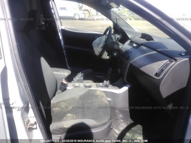 1FAHP36N19W113667 - 2009 FORD FOCUS SES SILVER photo 5