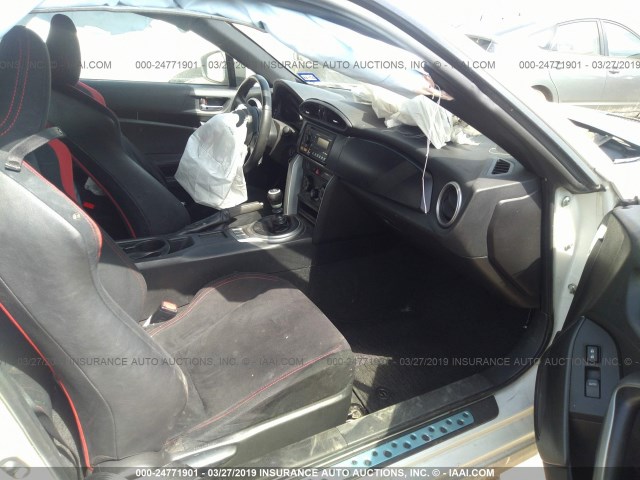 JF1ZNAA18D1715510 - 2013 TOYOTA SCION FR-S WHITE photo 5