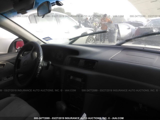 4T1BG22K31U055286 - 2001 TOYOTA CAMRY CE/LE/XLE 金色 照片 5