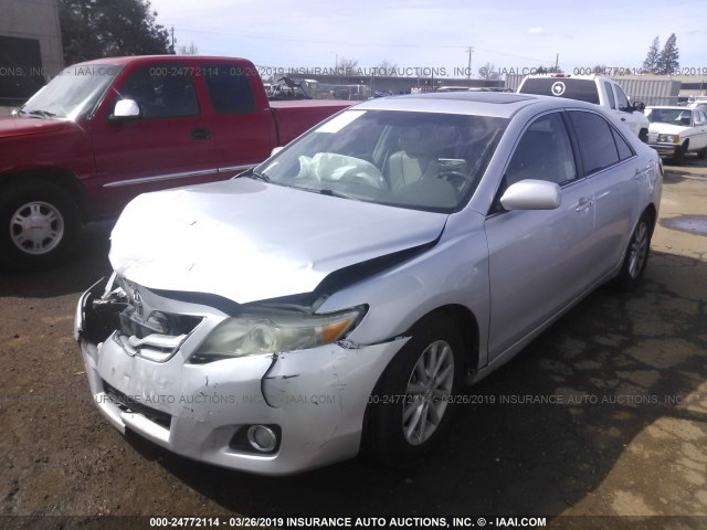 4T1BK3EK1BU122033 - 2011 TOYOTA CAMRY SE/LE/XLE SILVER photo 2