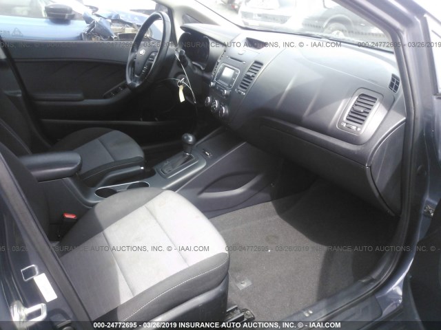 KNAFX4A84E5202431 - 2014 KIA FORTE EX GRAY photo 5