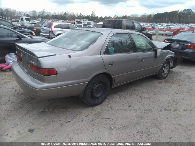 4T1BG22K8VU090413 - 1997 TOYOTA CAMRY CE/LE/XLE 灰色 照片 4