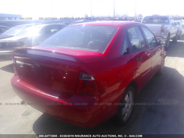 1FAHP34NX7W351341 - 2007 FORD FOCUS ZX4/S/SE/SES RED photo 4