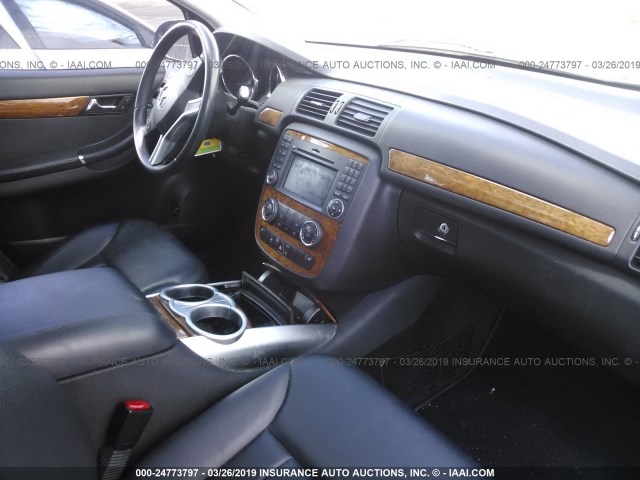 4JGCB65E49A090318 - 2009 MERCEDES-BENZ R 350 4MATIC 黑色 照片 5
